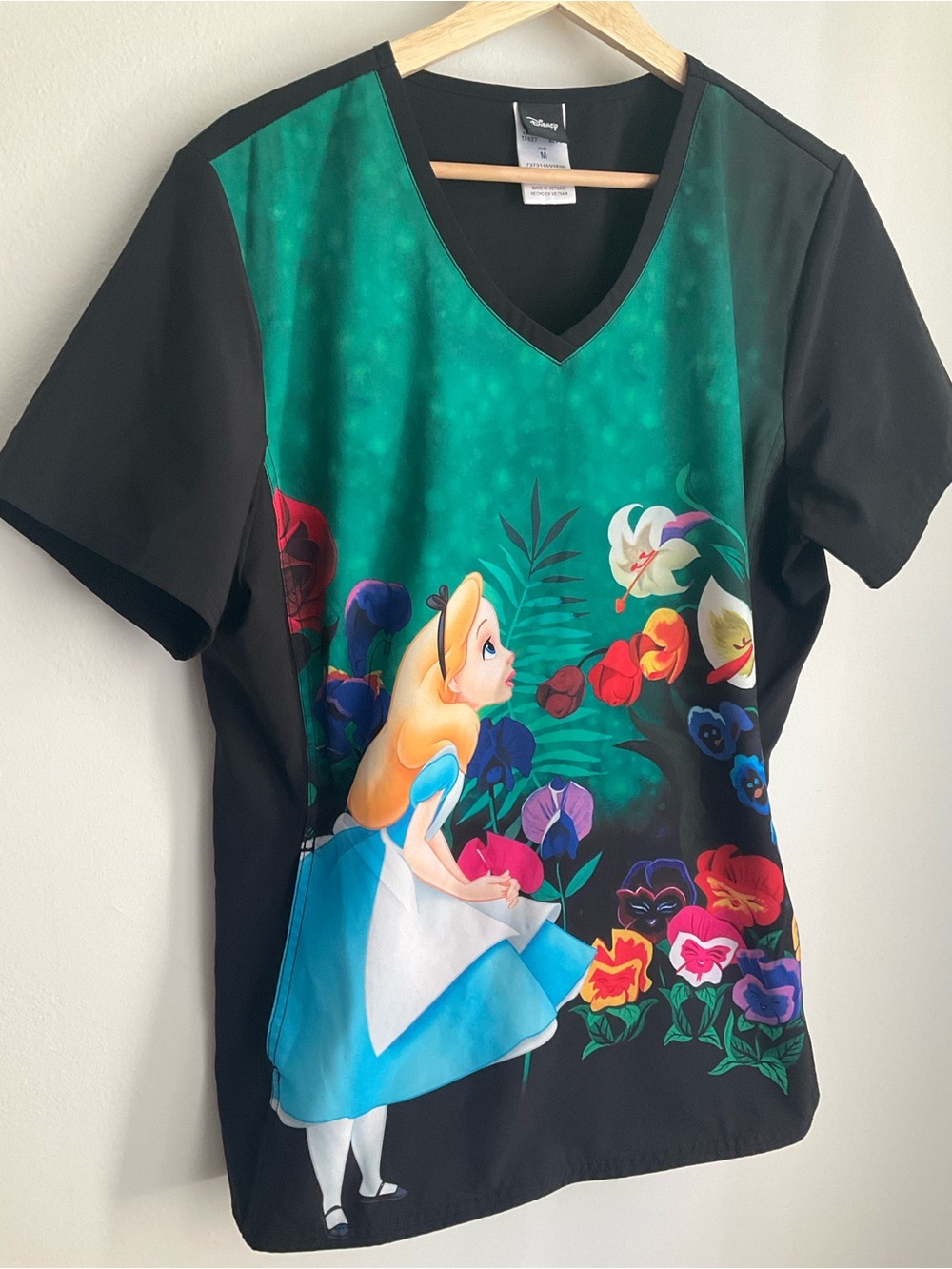 Disney Alice in Wonderland Cherokee Tooniforms V-Neck Scrub Top Medium EUC - Picture 3 of 8